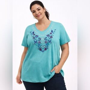 💐 NWOT! Embroidered Floral Turquoise Top